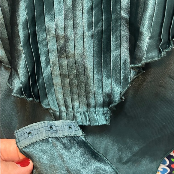 Vintage emerald green pleated chemise size M - Picture 13 of 13
